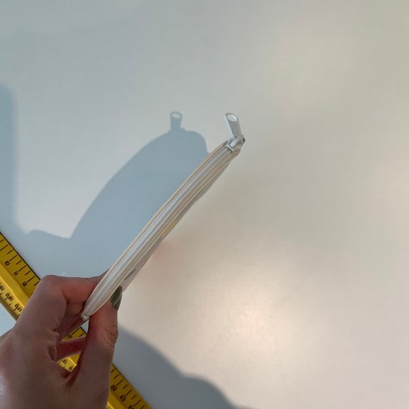 Vintage 1993 Hello Kitty Zipper pouch - Picture 4 of 5